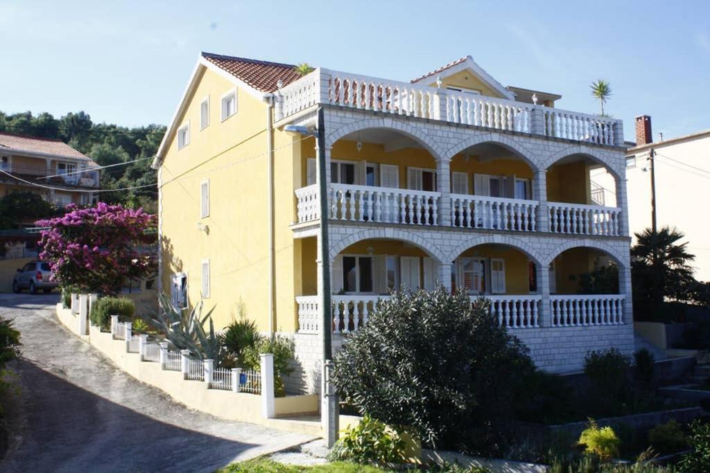 Apartmen Karmen 2 تروغير المظهر الخارجي الصورة