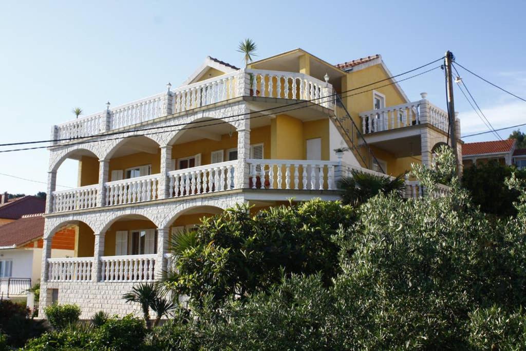 Apartmen Karmen 2 تروغير المظهر الخارجي الصورة