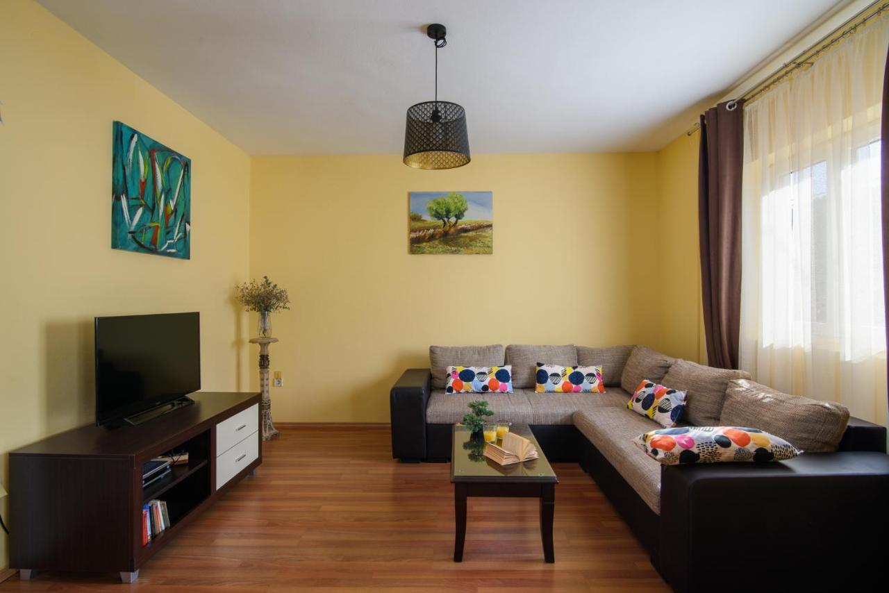 Apartmen Karmen 2 تروغير المظهر الخارجي الصورة
